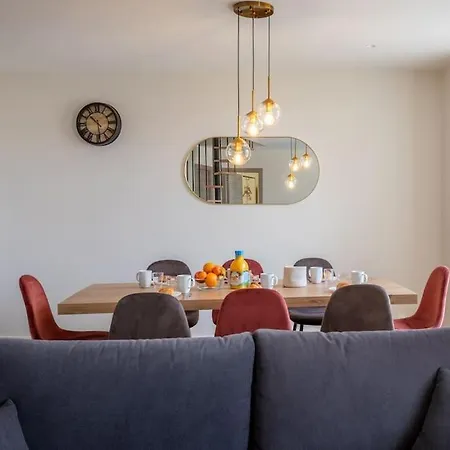 Brp Center, Floor Luxurious I, 4 Bedrooms+3 Bathrooms *