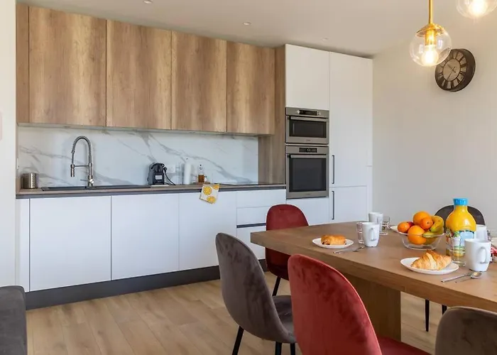 Brp Center, Floor Luxurious I, 4 Bedrooms+3 Bathrooms *